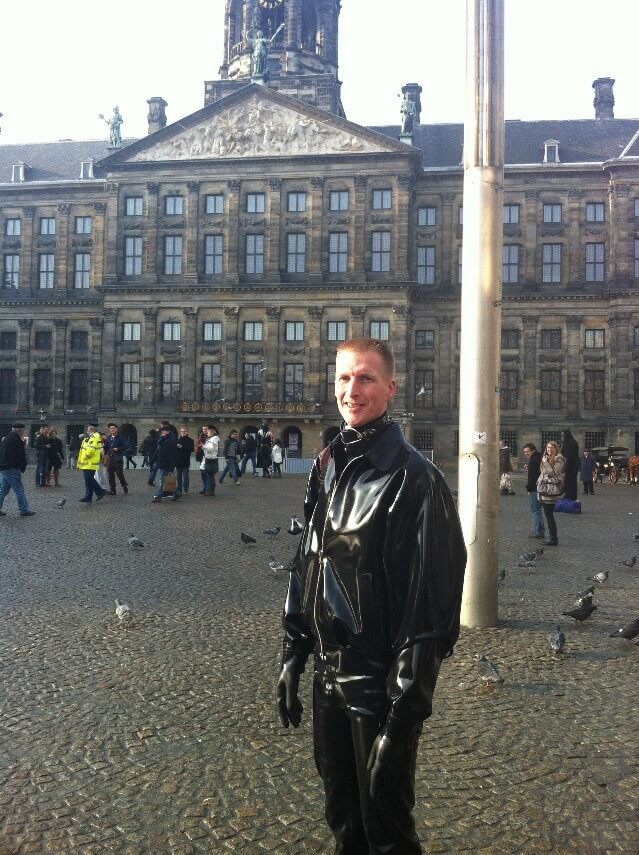 2011-11-19 Wellie at Dam Square in Amsterdam