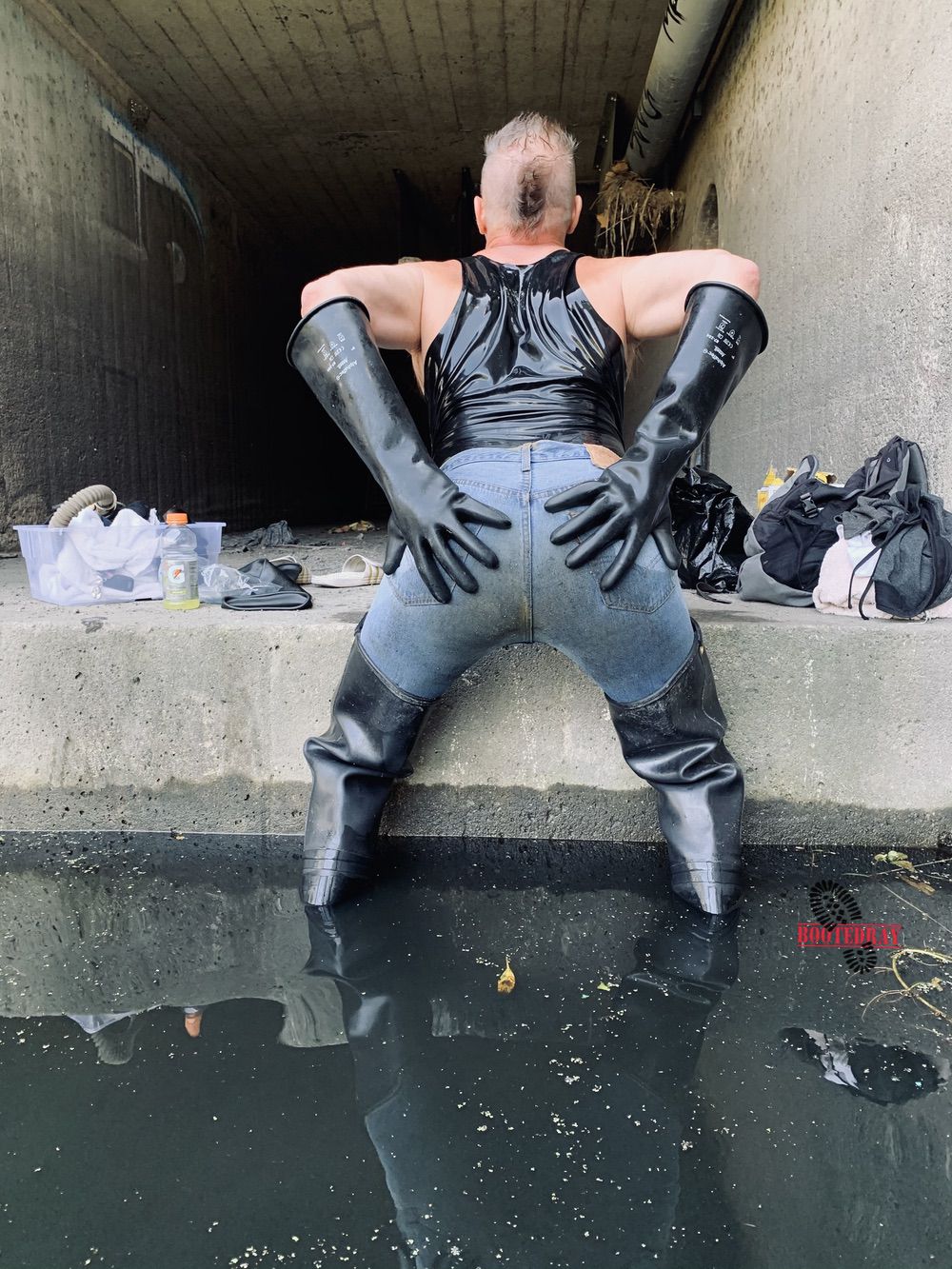 Gay Mudding in Rubber Waders-BootedRAY-03 - BootedRAY